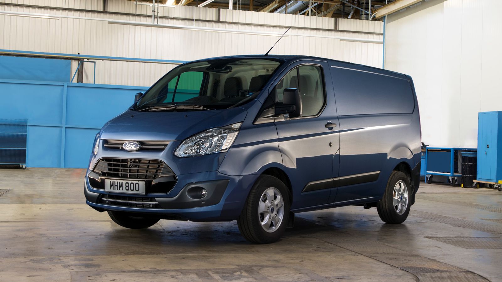 Η Ford έχει ήδη επιβεβαιώσει πως ετοιμάζει ένα plug-in hybrid van με βάση το Transit Custom. Θα λανσαριστεί στην Ευρώπη το 2019 και υπόσχεται πως θα μ